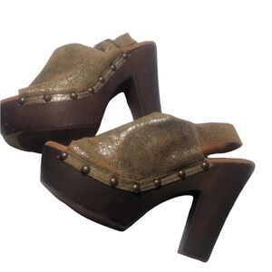 Woman’s fall open toe sbicca gold shimmer heels